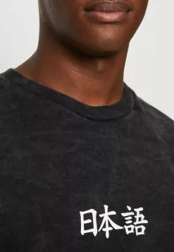 Kaotiko Crew Washed Heron Japan Unisex - Sweater - Black -Kaotiko Winkel 3a3d454982254ad59a08bdd0bef634ea