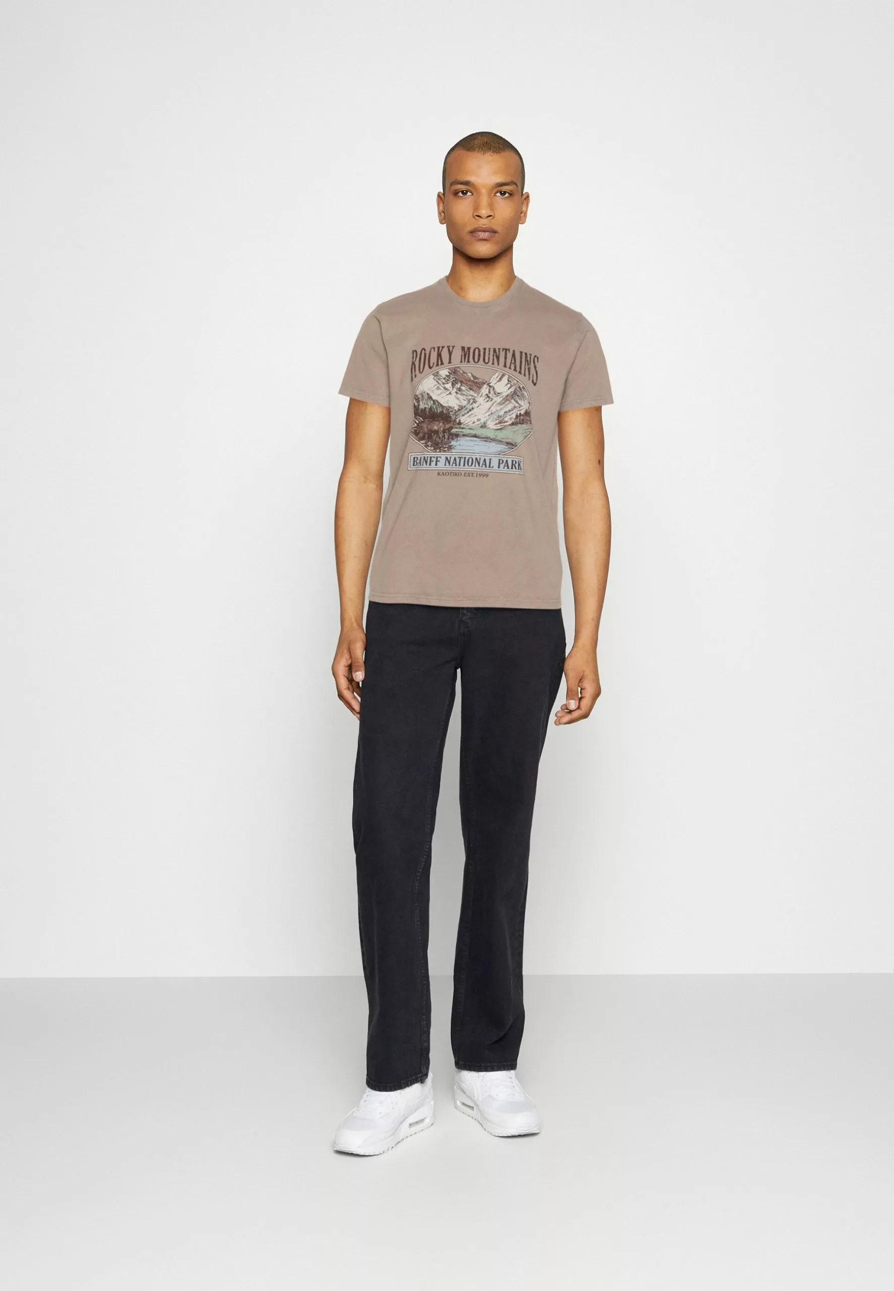 Kaotiko Rocky Mountains Unisex - T-Shirt Print - Dark Bone 4 Kaotiko Rocky Mountains Unisex - T-Shirt Print - Dark Bone - Afbeelding 2