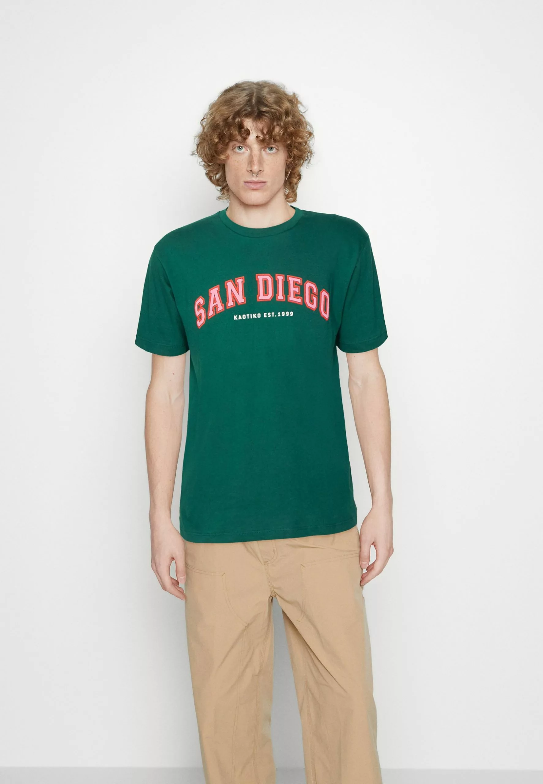 Kaotiko San Diego College Unisex - T-Shirt Print - Basil 3 Kaotiko San Diego College Unisex - T-Shirt Print - Basil