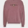 Kaotiko Crew Washed Beetle - Sweater - Bordeaux -Kaotiko Winkel 55c03c10b6c64e0c8928feb53ade075d