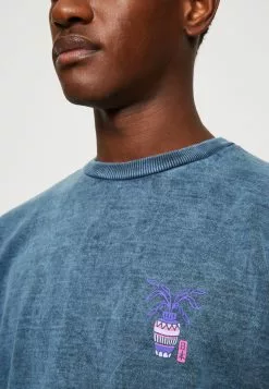 Kaotiko Crew Washed Make Life Epic Unisex - Sweater - Navy -Kaotiko Winkel 5c1429e8f04b477d9e489b4755bda268