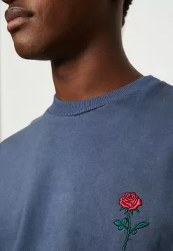 Kaotiko Crew Unisex - Sweater - Rose Black -Kaotiko Winkel 7117b20a91c64929ba5ff66860a8c737