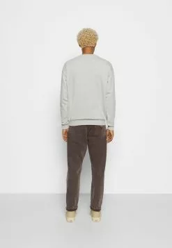 Kaotiko Crew Rocks Mountains Unisex - Sweater - Grey -Kaotiko Winkel 774b51ef2aa94299b7f80c55f8294e87