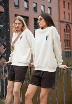 Kaotiko Crew Minimal Unisex - Sweater - Ivory -Kaotiko Winkel 8401ef8dad824b64a1326eea060f5c88