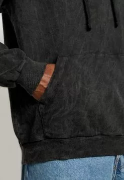 Kaotiko Howling Wolves Unisex - Hoodie - Black -Kaotiko Winkel 9e4952f7e9c444faa26bff50db0819a8