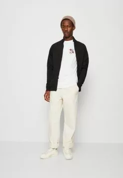 Kaotiko Winkel -Kaotiko Winkel a89dea4ab32246459c8a01a349306a81