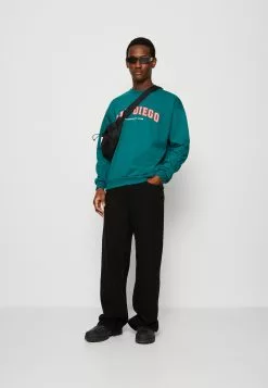 Kaotiko Crew San Diego College Unisex - Sweater - Heura 9 Kaotiko Crew San Diego College Unisex - Sweater - Heura -Kaotiko Winkel aa021b9c39a2436399cae1cbeb5b50f6