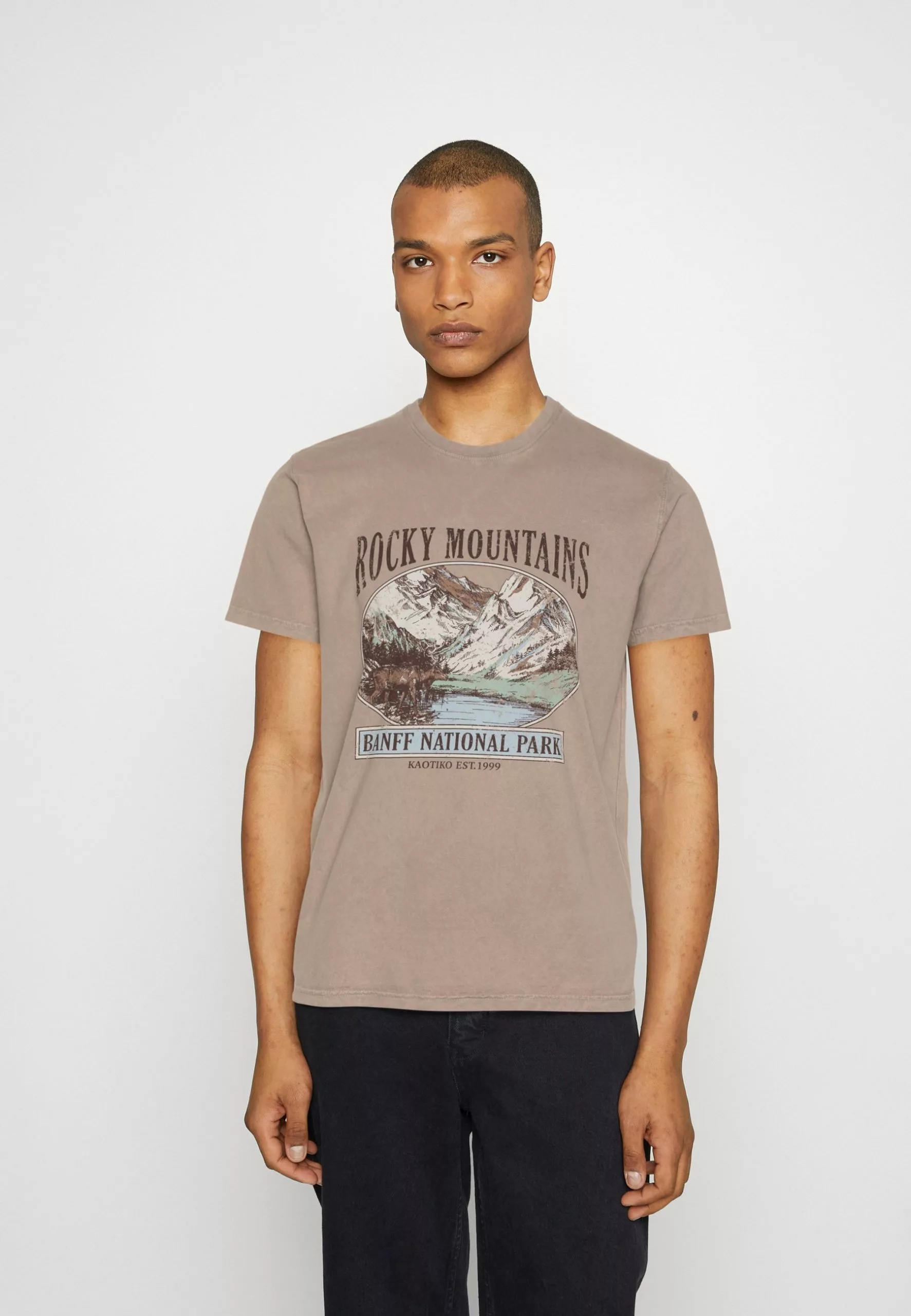 Kaotiko Rocky Mountains Unisex - T-Shirt Print - Dark Bone 3 Kaotiko Rocky Mountains Unisex - T-Shirt Print - Dark Bone