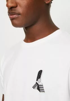 Kaotiko Washed Dreamlike Unisex - T-Shirt Print - White -Kaotiko Winkel bdbd7ffb348f4637b4453f11625138be