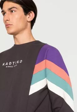 Kaotiko Crew Seattle Unisex - Sweater - Black/Purple/Rouge -Kaotiko Winkel c380a481622c4943b36a84bfb017d36d
