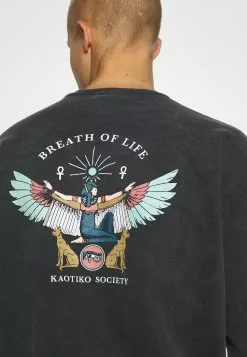 Kaotiko Crew Washed Isis Unisex - Sweater - Black -Kaotiko Winkel c7286d4f99474437ae94538d9709f40b