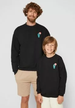 Kaotiko Crew Minimal Unisex - Sweater - Black 11 Kaotiko Crew Minimal Unisex - Sweater - Black -Kaotiko Winkel ec6aed0ed91d48ea901cbb108e7f1b54